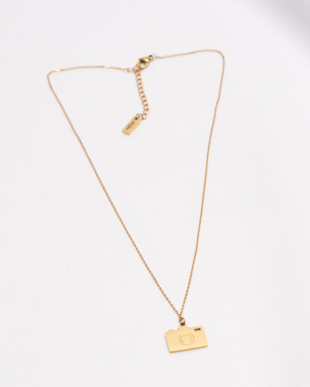 18K Gold Plated Más Fotos Camera Pendant Necklace