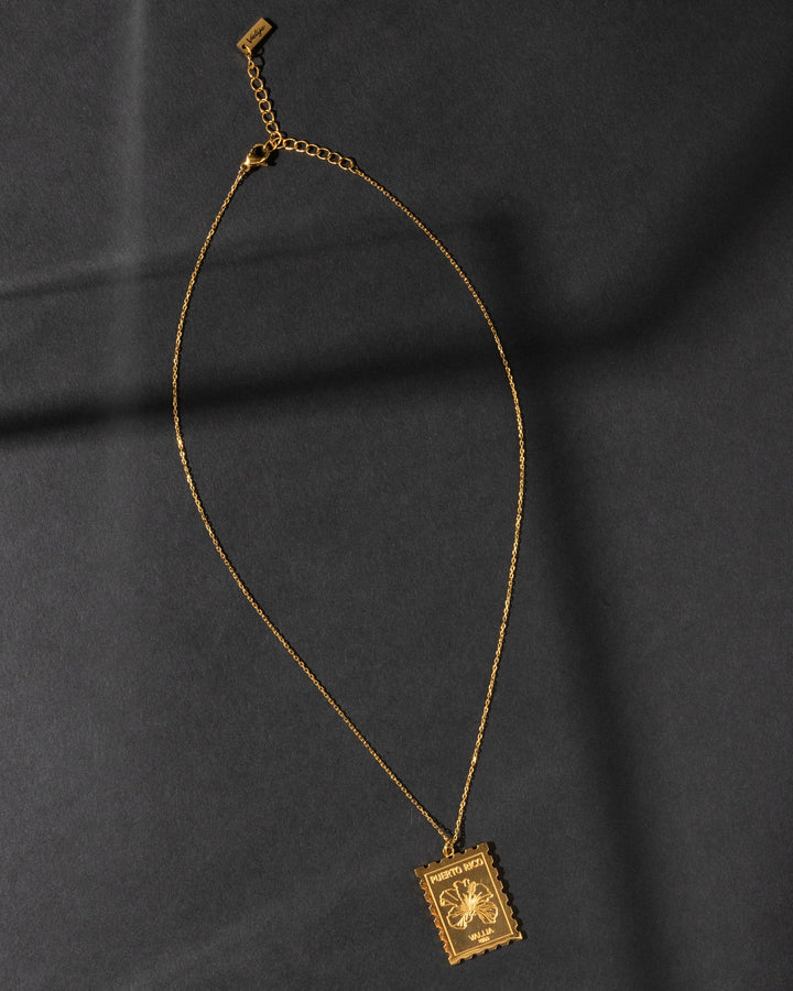 Valija 18K gold plated sello necklace with intricate floral design and adjustable chain