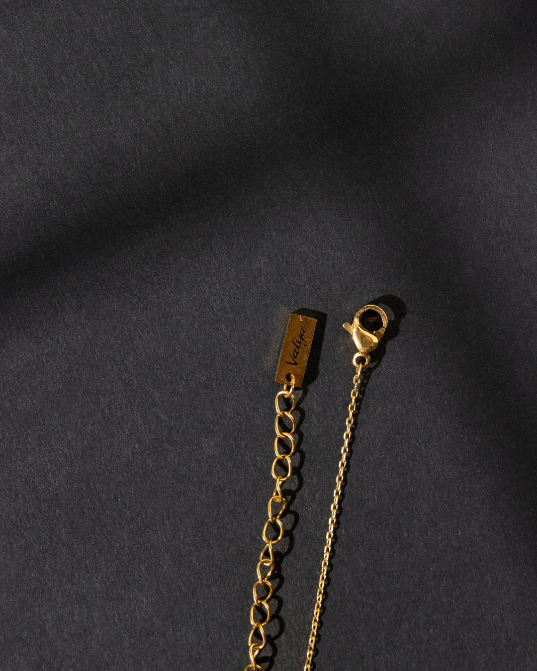 Valija 18K gold plated sello necklace featuring a sleek design and secure clasp