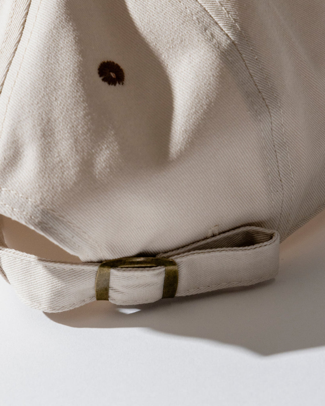 Del Mar Y El Sol souvenir cap with adjustable strap and neutral color for casual wear