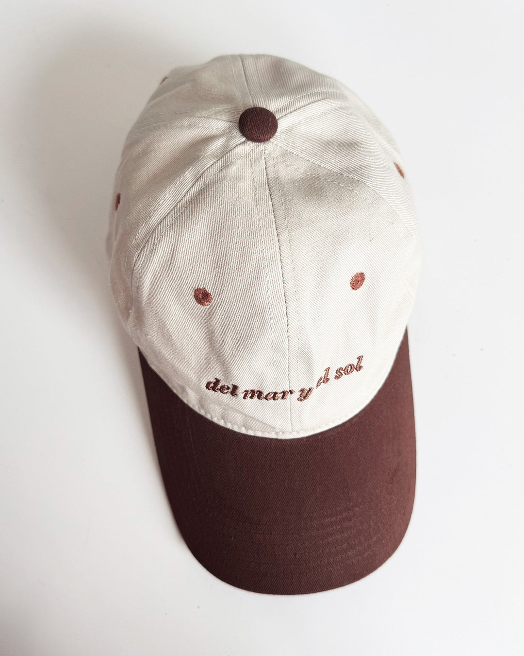Valija Del Mar Y El Sol souvenir cap in beige and brown with embroidered text