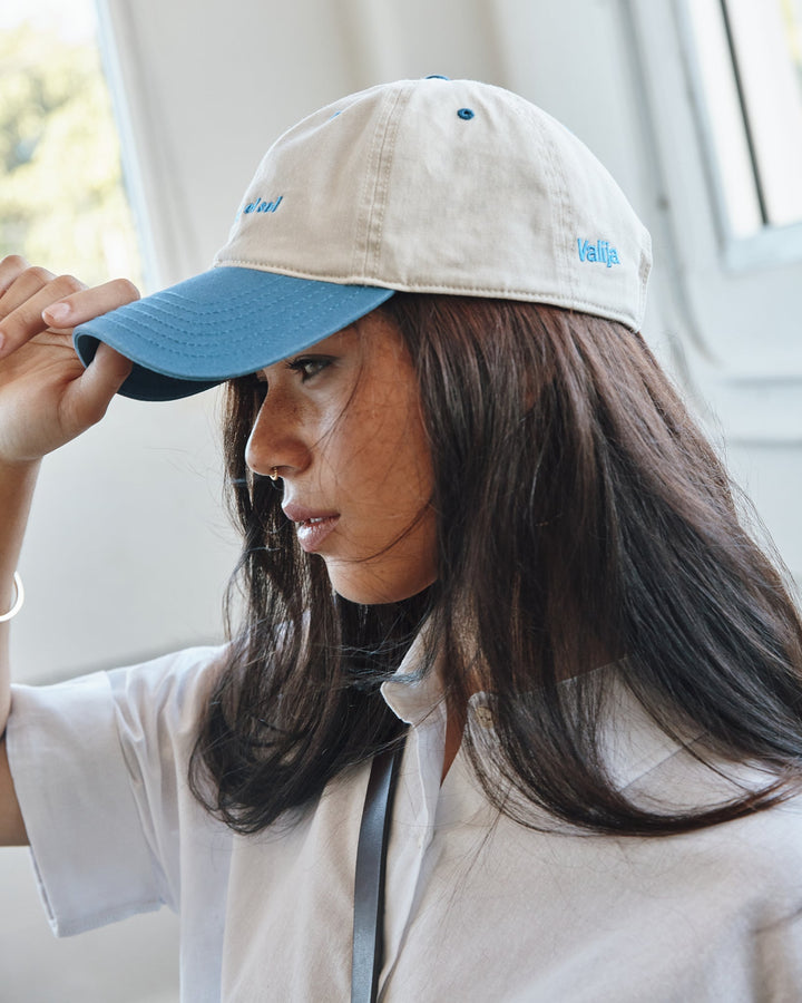 Del Mar Y El Sol souvenir cap in beige and blue, perfect for sunny beach days