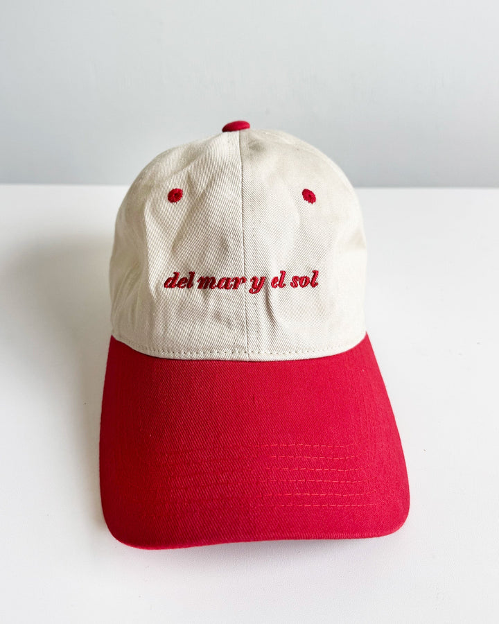 Valija Del Mar Y El Sol souvenir cap with red and beige color combination