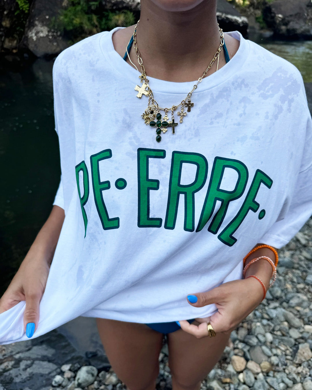 Valija PE ERRE t-shirt in white with bold green lettering, perfect for casual summer wear