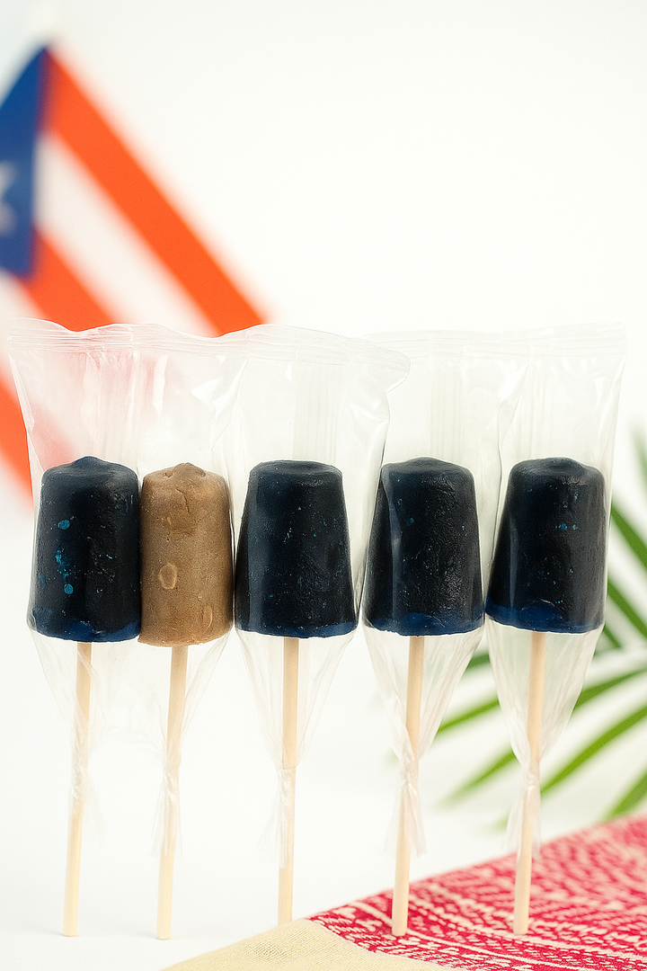 El Artesano Puerto Rican blueberry lollipop candy in individual clear wrappers with a Puerto Rican flag in the background