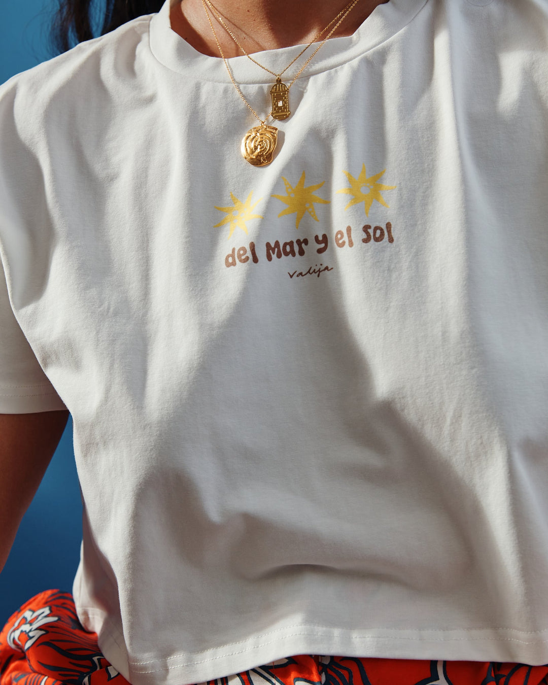 Valija Puerto Rican crop top in white featuring del Mar y el Sol design for a stylish summer look