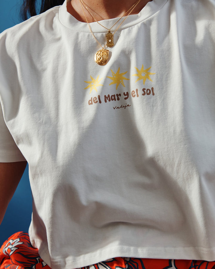 Valija Puerto Rican crop top in white featuring del Mar y el Sol design for a stylish summer look