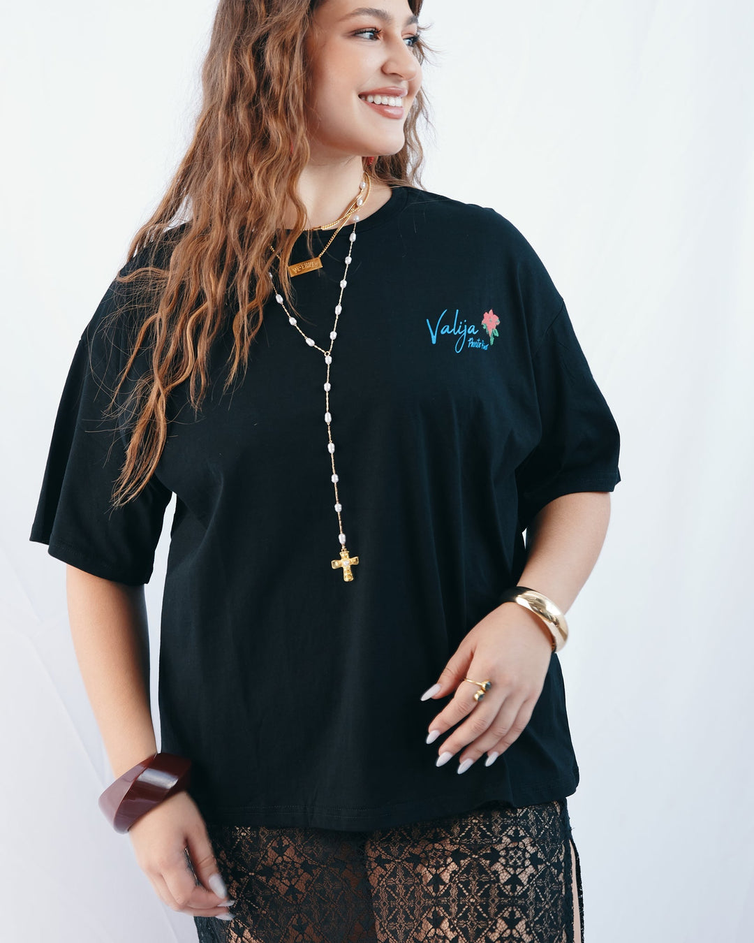 Valija Black Abuelita Graphic Top with Embroidered Logo and Comfortable Fit