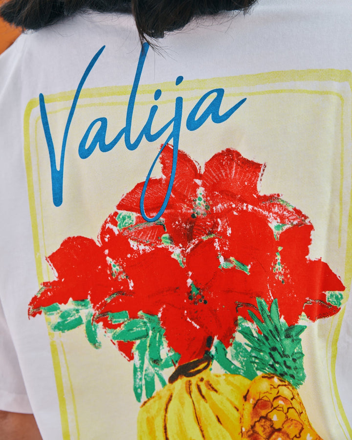 Valija abuelita graphic top featuring a vibrant floral design on a white background
