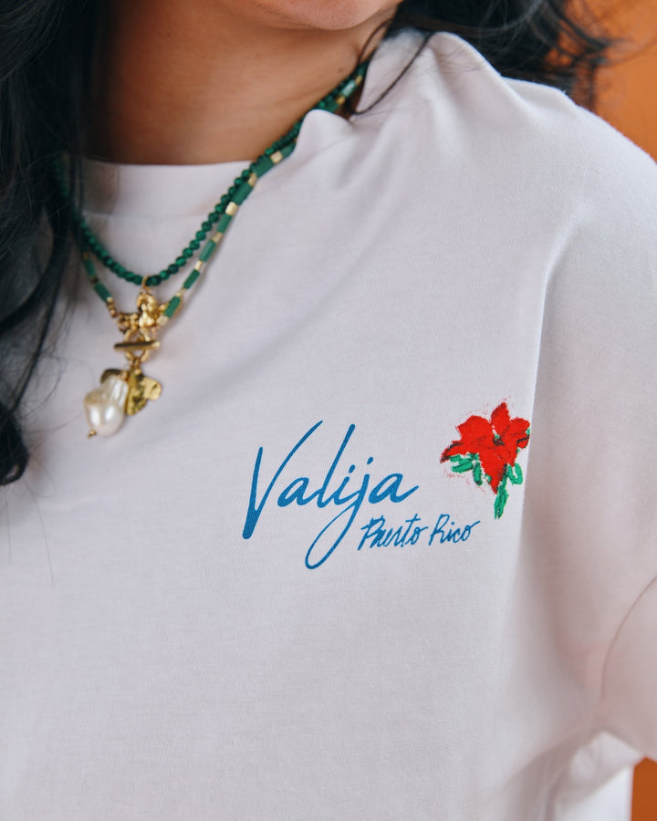 Valija abuelita graphic top in soft fabric with floral design and vibrant colors