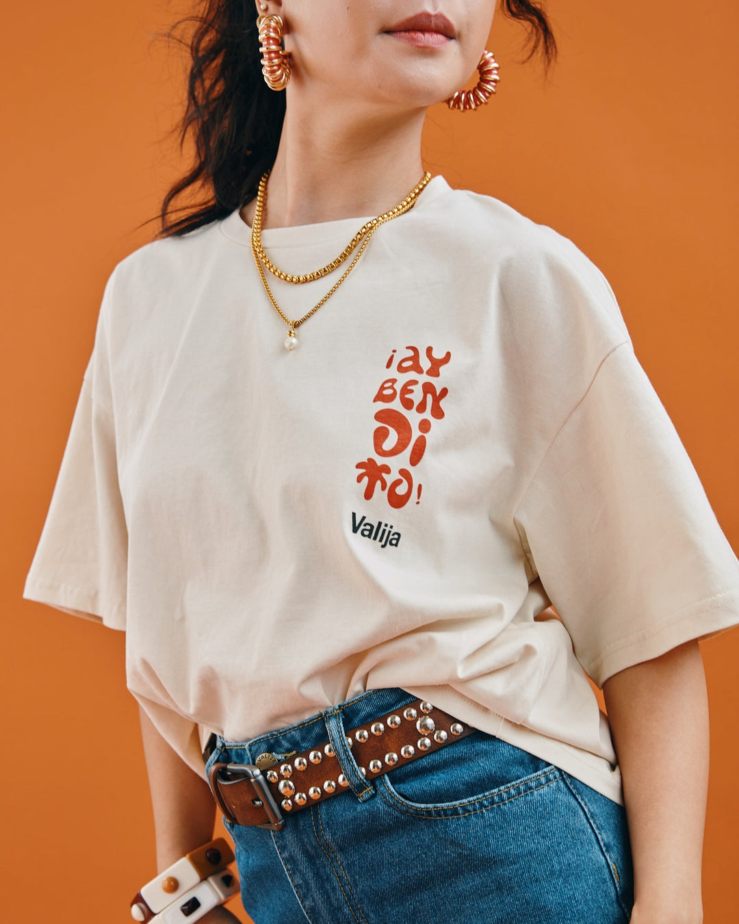 Valija Ay Bendito graphic T-shirt in cream with playful design and relaxed fit for casual wear