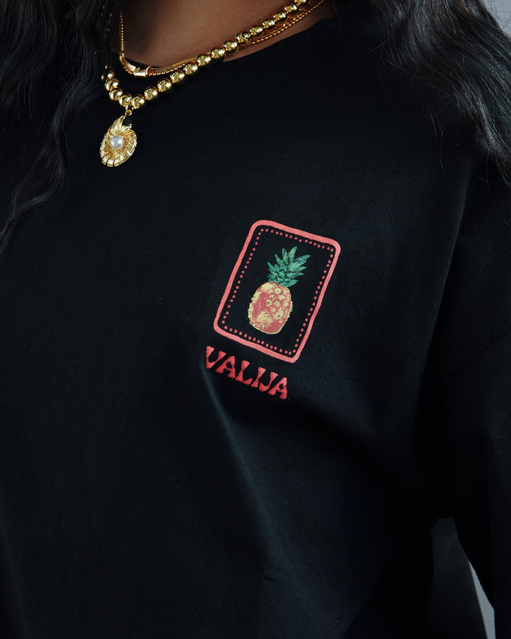 Valija Parranda graphic t-shirt featuring a pineapple design on a black fabric base